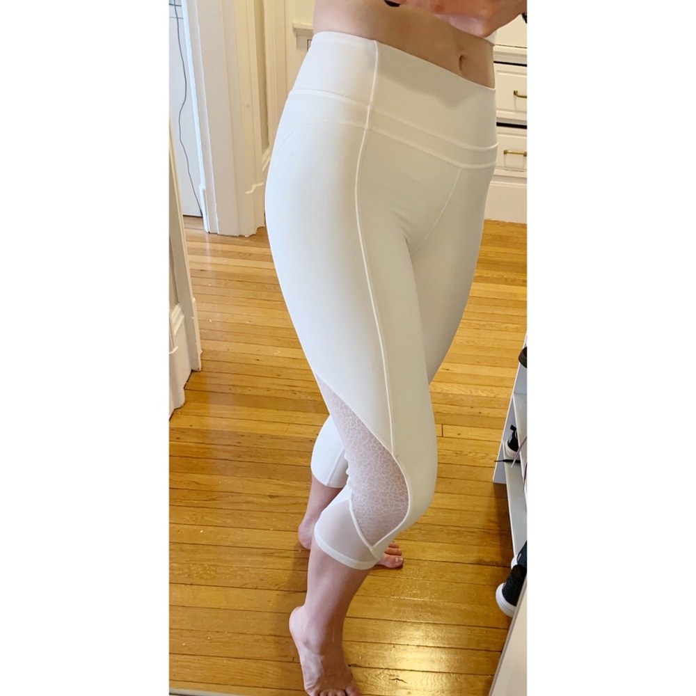 Cute cropped white lulus perfect for summer!